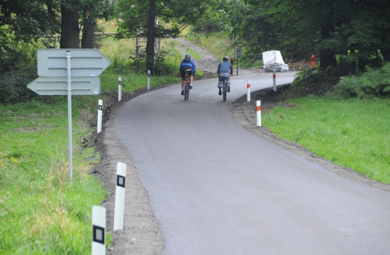 Opravená silnice Svor - Polevsko je skvělá i pro cyklisty